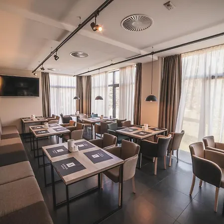 Avenue Pallova 28 Hotel