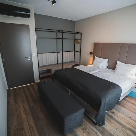 Avenue Pallova 28 Hotel 4*