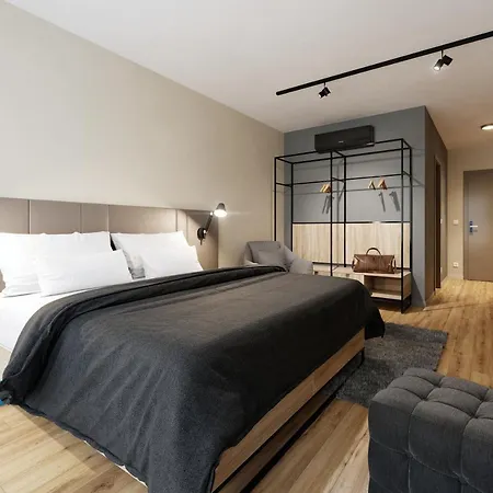 Avenue Pallova 28 4*