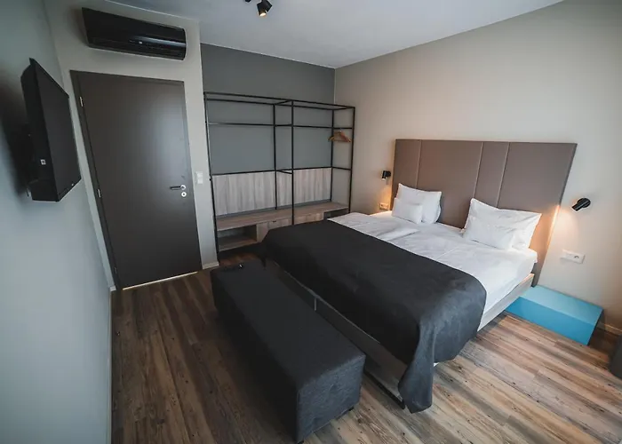 Avenue Pallova 28 호텔 4*