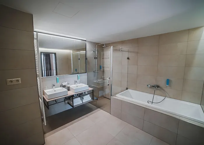 Avenue Pallova 28 호텔 4*