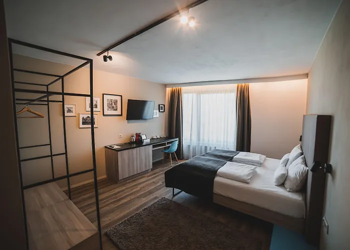 Avenue Pallova 28 Hotel 4*