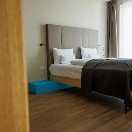 Avenue Pallova 28 Hotel 4*