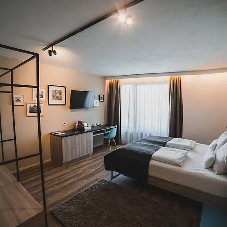 Avenue Pallova 28 Hotel 4*